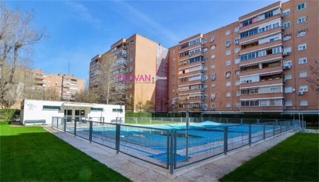 Piscina de Pis en venda en Torrejón de Ardoz amb Calefacció, Terrassa i Piscina comunitària