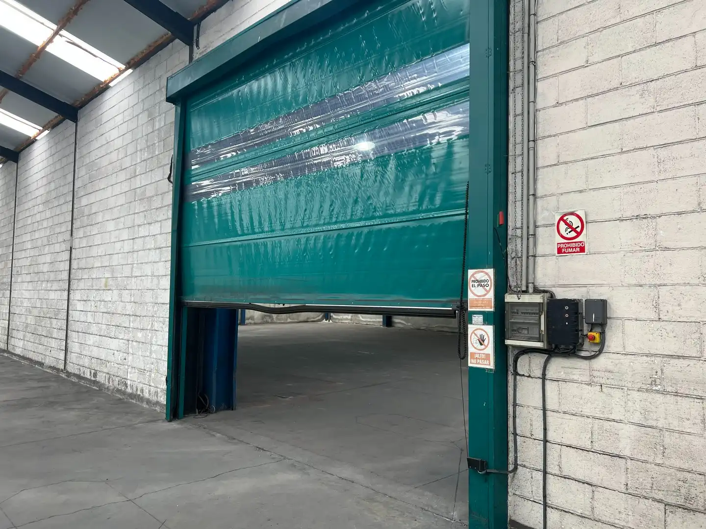 Fabrikhallen zur Miete in Narón