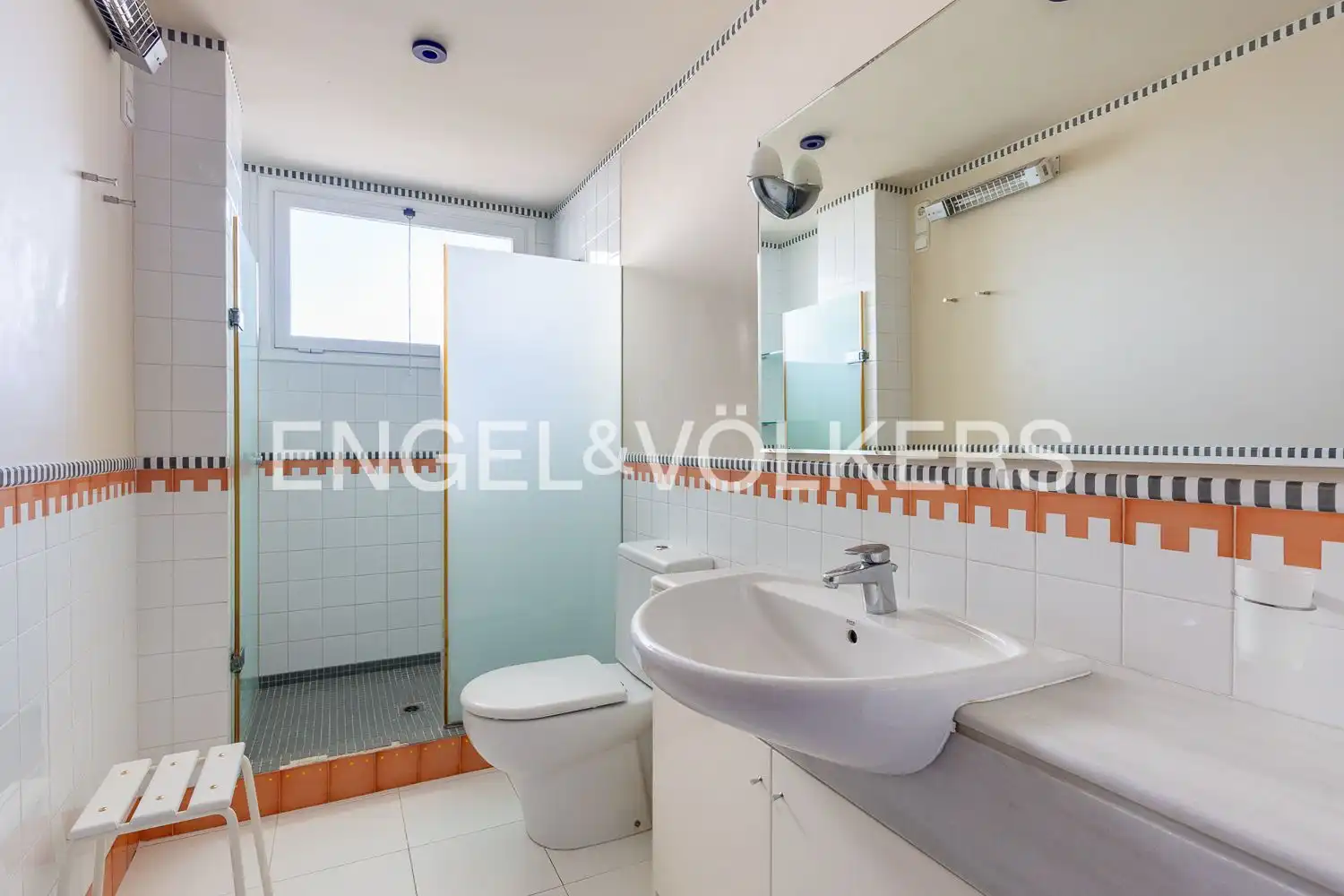 Baño de Piso en venta en Gandia con Calefacción, Trastero y Amueblado