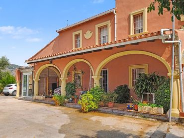 Chalet con piscina en venta en Ondara