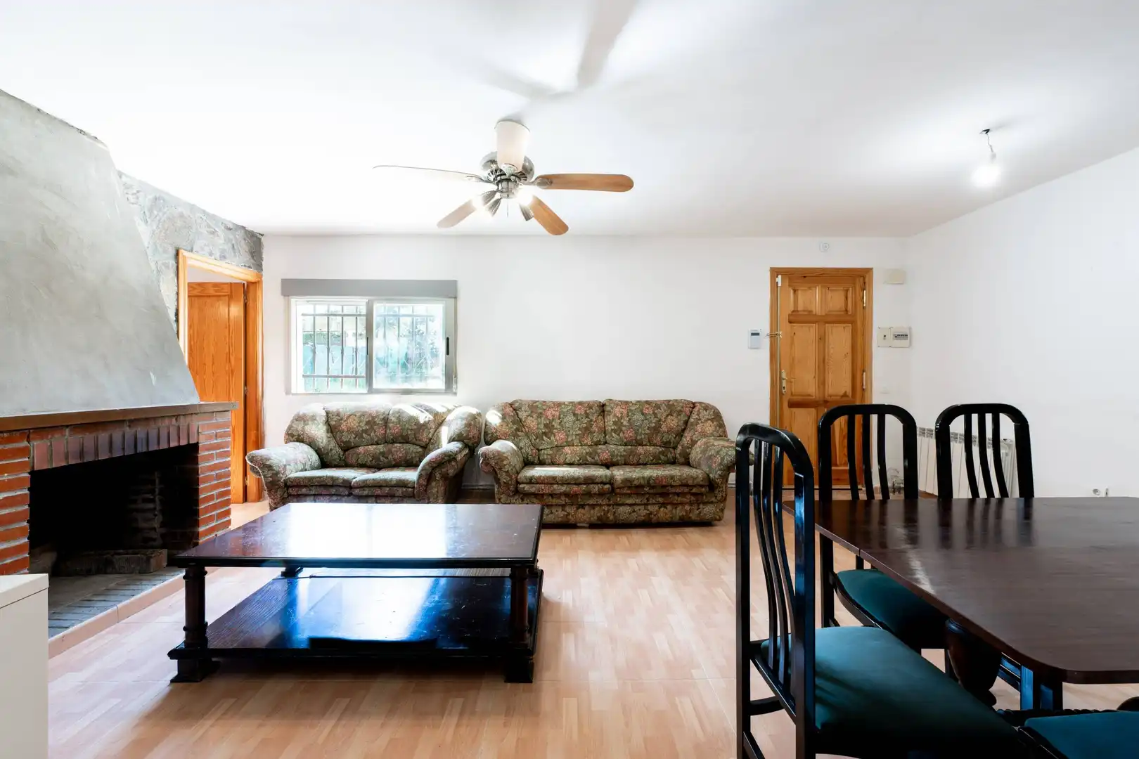 Sala de estar de Casa o chalet en venta en El Casar de Escalona con Calefacción, Terraza y Alarma