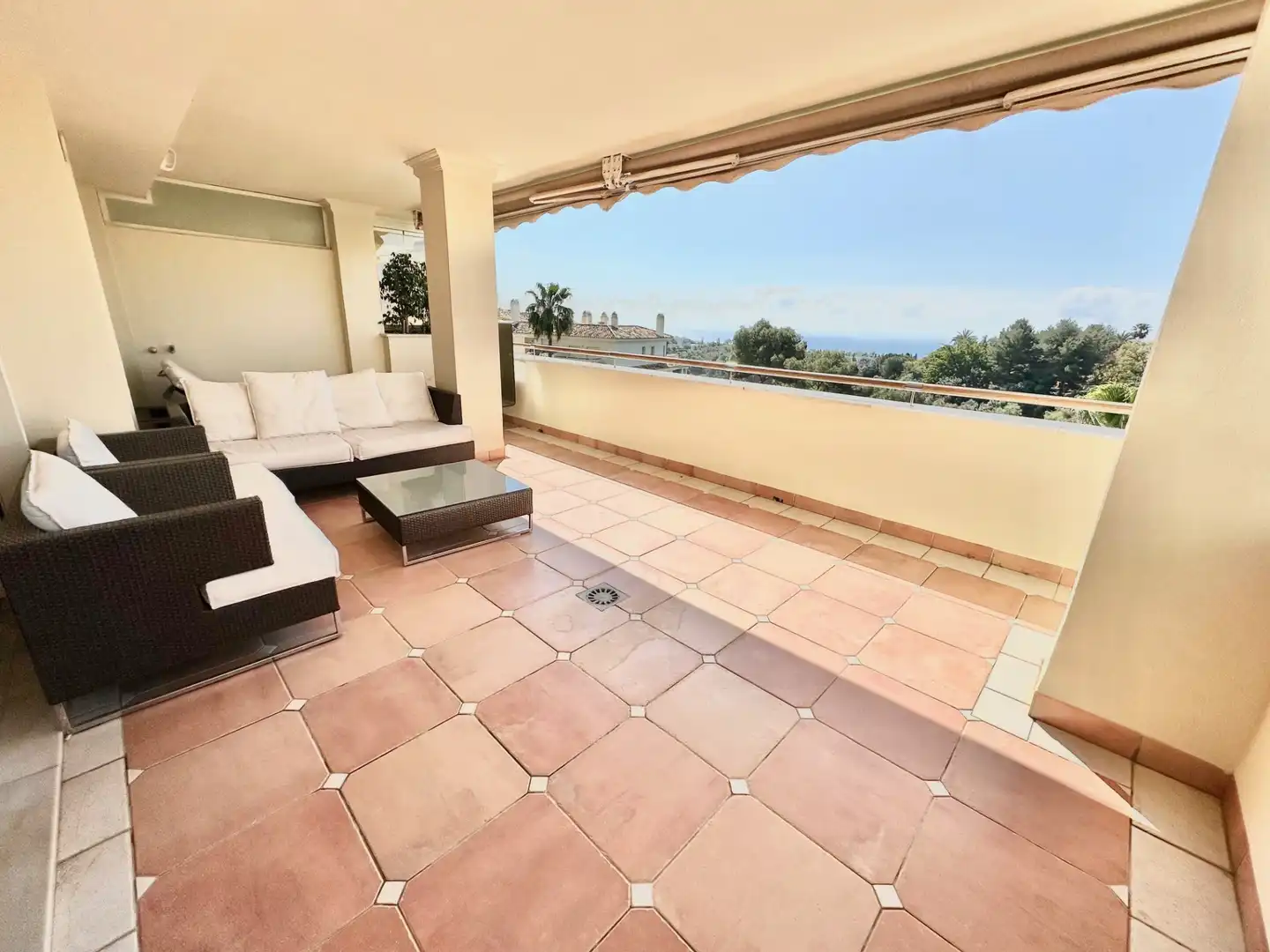 Apartamento con piscina en venta en Milla de Oro, imagen 3
