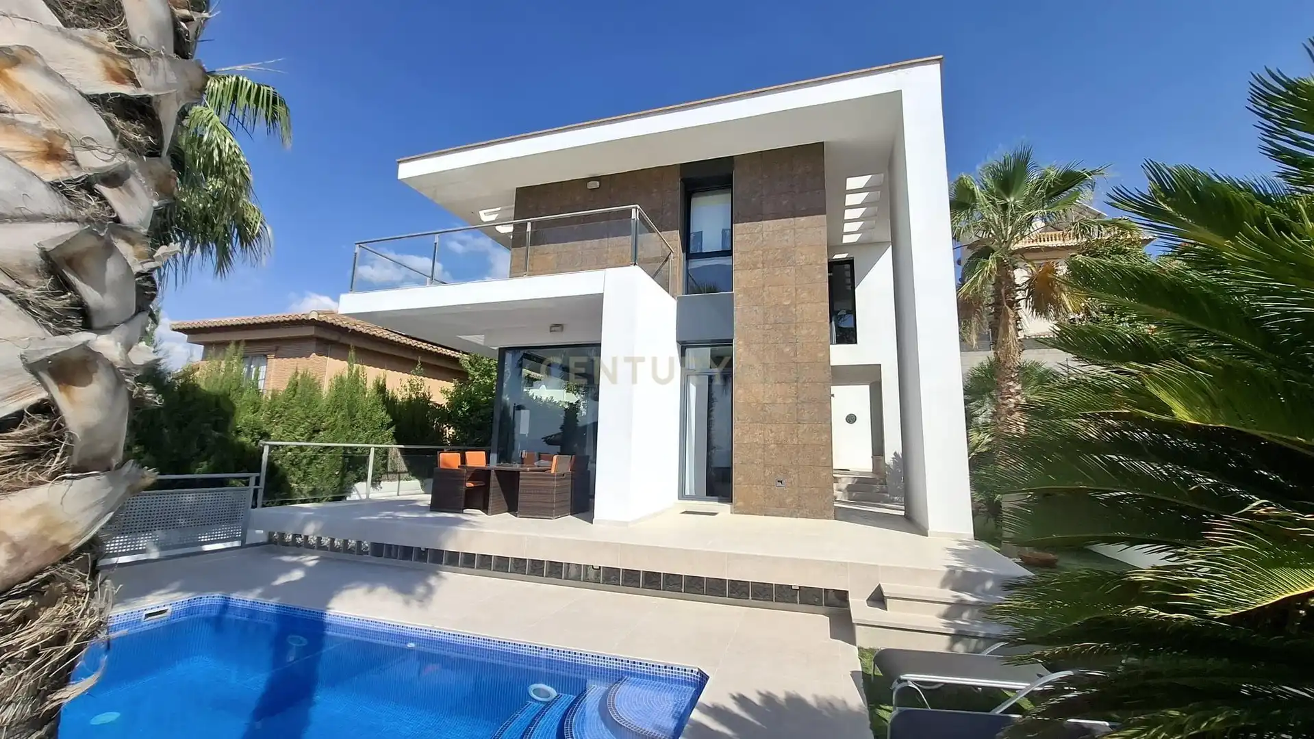 Vista exterior de Casa o xalet en venda en La Zubia amb Aire condicionat, Jardí privat i Traster