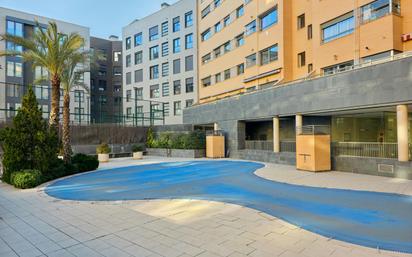 Swimming pool of Flat for sale in  Madrid Capital  with Air Conditioner, Heating and Private garden