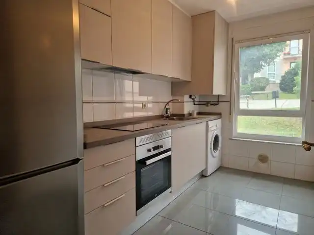 Cocina de Apartamento en venta en Teo con Calefacción, Jardín privado y Parquet
