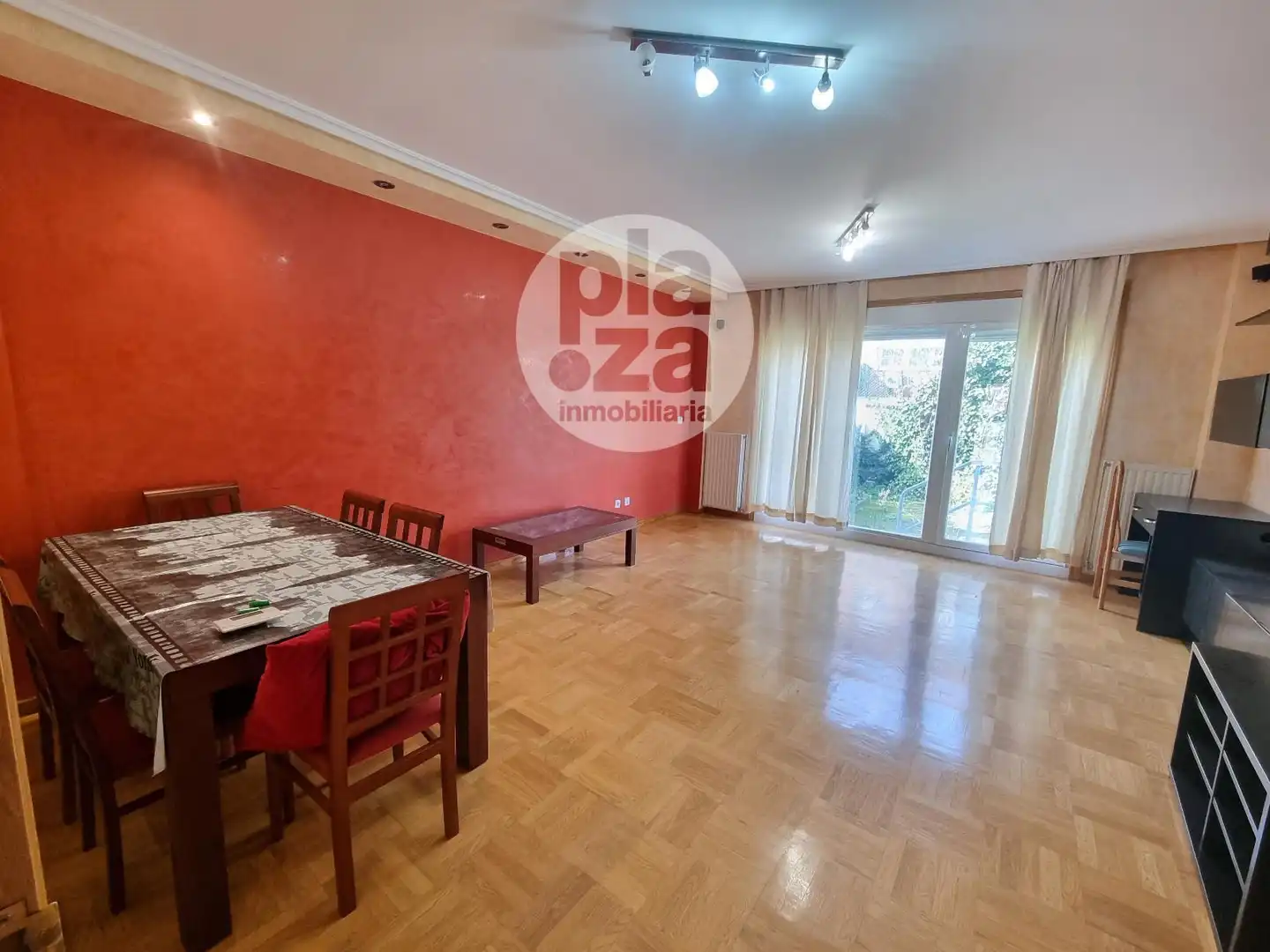 Casa adosada en venta en Burgos con Calefacción y Jardín privado