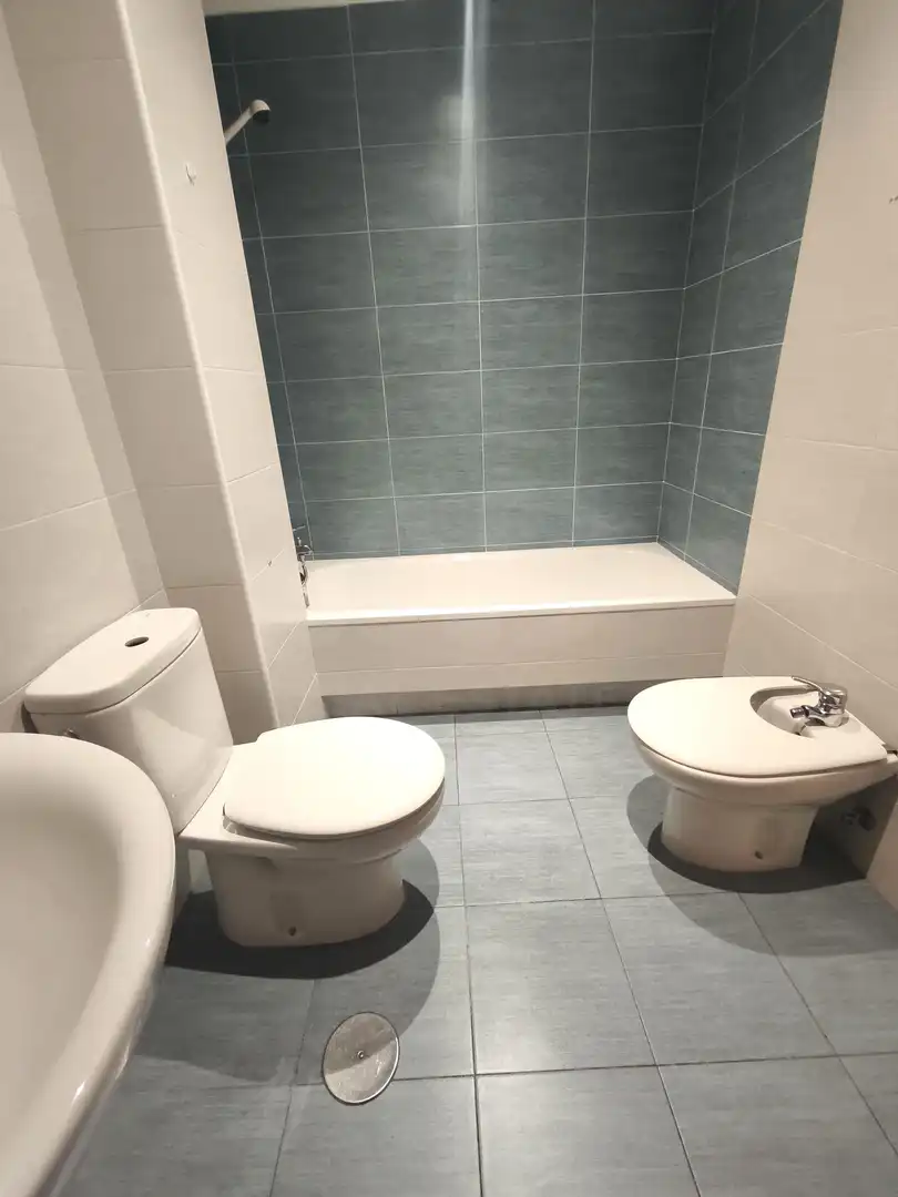 Baño de Piso en venta en León Capital  con Calefacción y Terraza