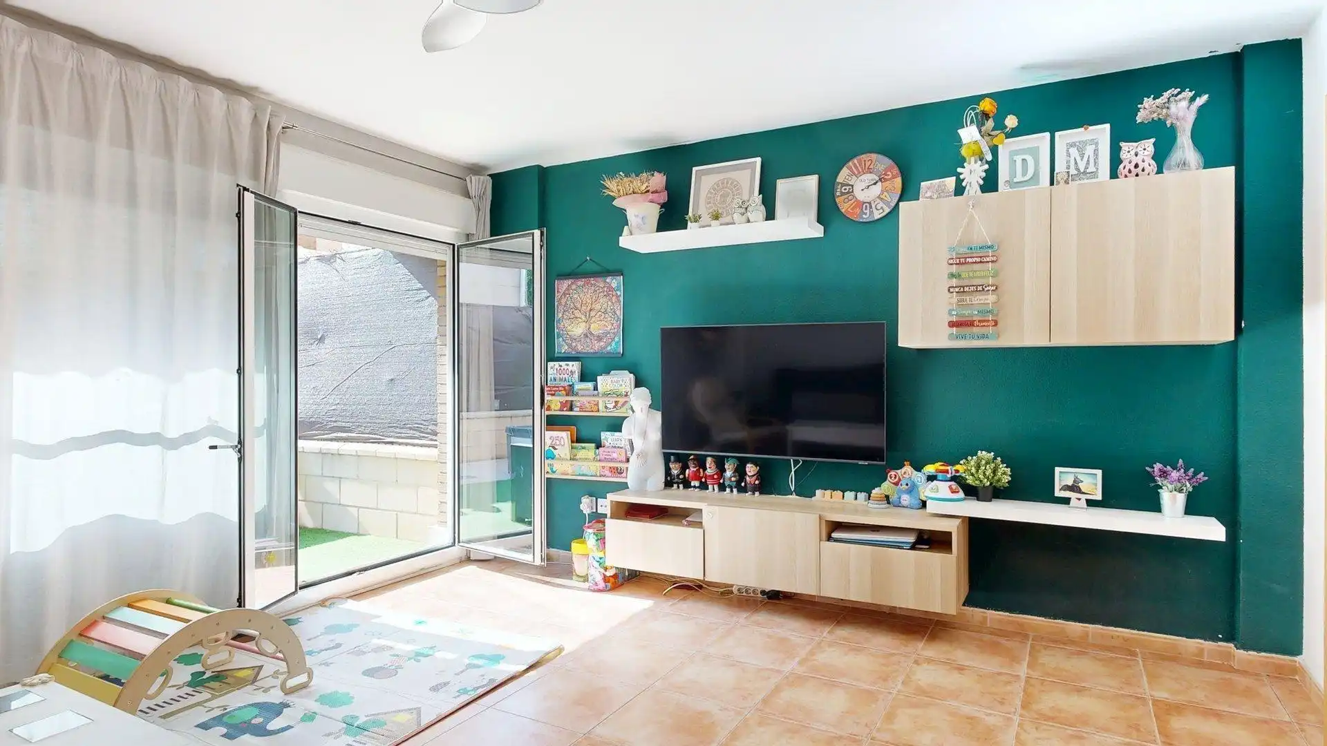 Sala de estar de Casa adosada en venta en Zaragoza con Calefacción, Jardín privado y Terraza