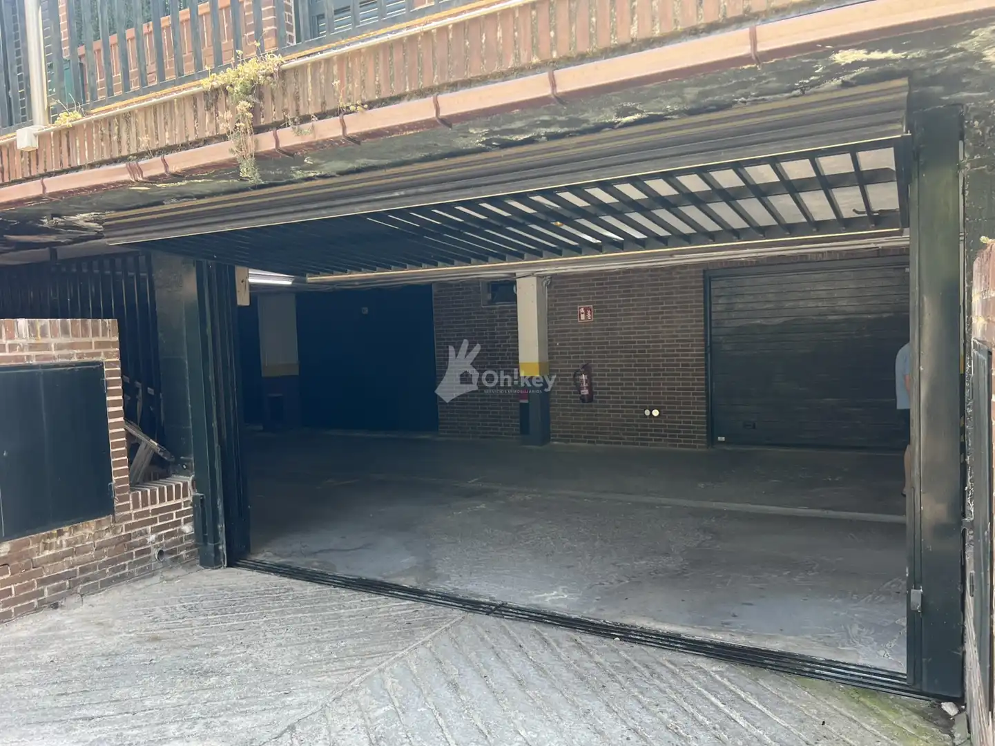 Aparcament de Casa adosada en venda en Majadahonda amb Aire condicionat, Calefacció i Jardí privat