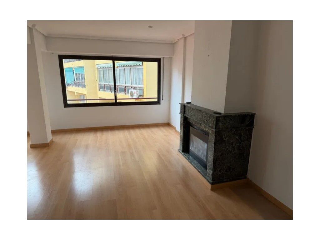 Dormitori de Apartament en venda en  Valencia Capital amb Aire condicionat i Balcó