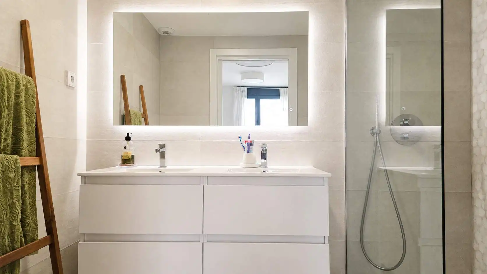 Baño de Piso de alquiler en Badalona con Aire acondicionado, Terraza y Amueblado