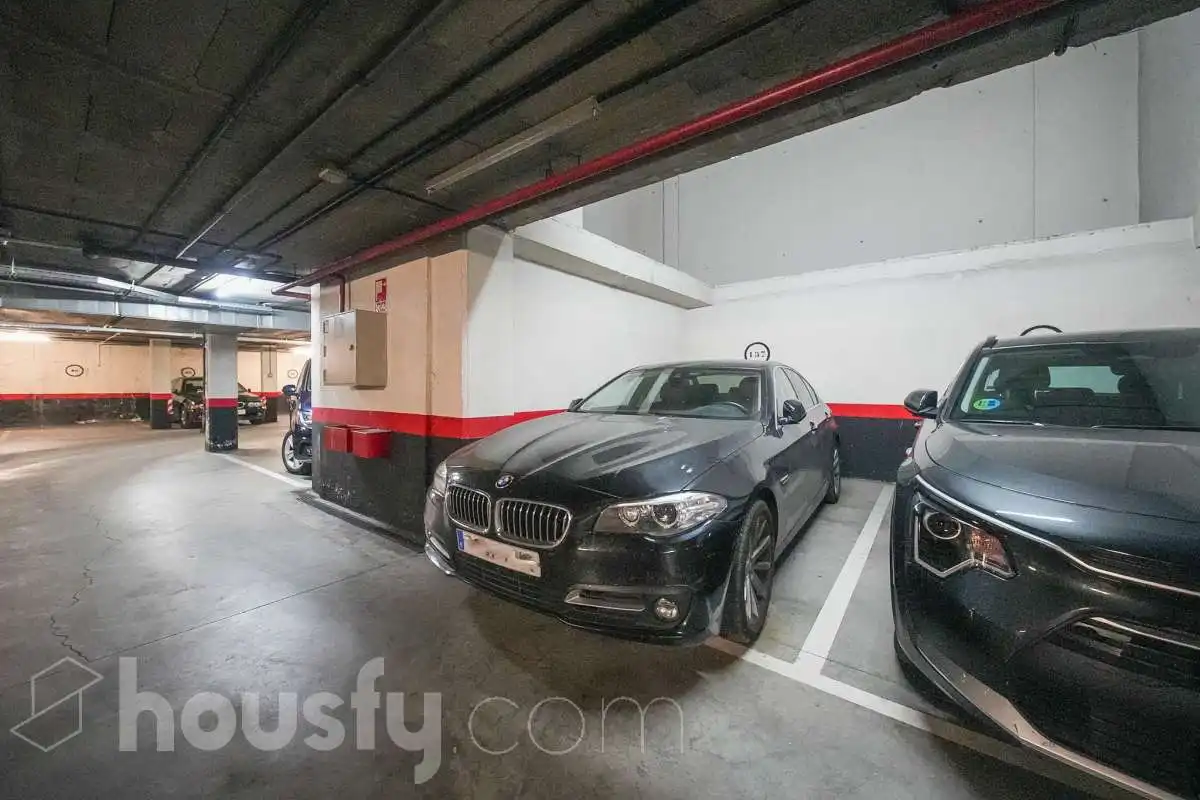 Parking de Piso en venta en Madrid con Aire acondicionado, Calefacción y Trastero