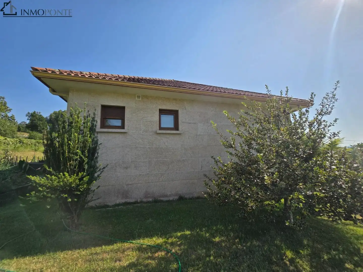 Vista exterior de Casa o xalet en venda en Pontevedra Capital  amb Calefacció, Jardí privat i Terrassa