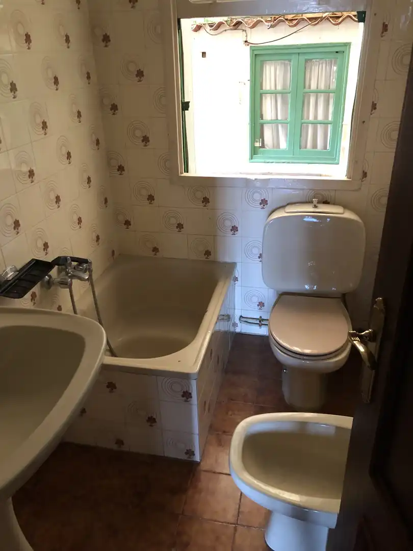 Bany de Casa o xalet en venda en Betanzos amb Jardí privat, Moblat i Forn