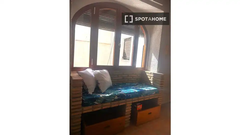 Habitación de Piso de alquiler en Oliva con Aire acondicionado, Calefacción y Amueblado