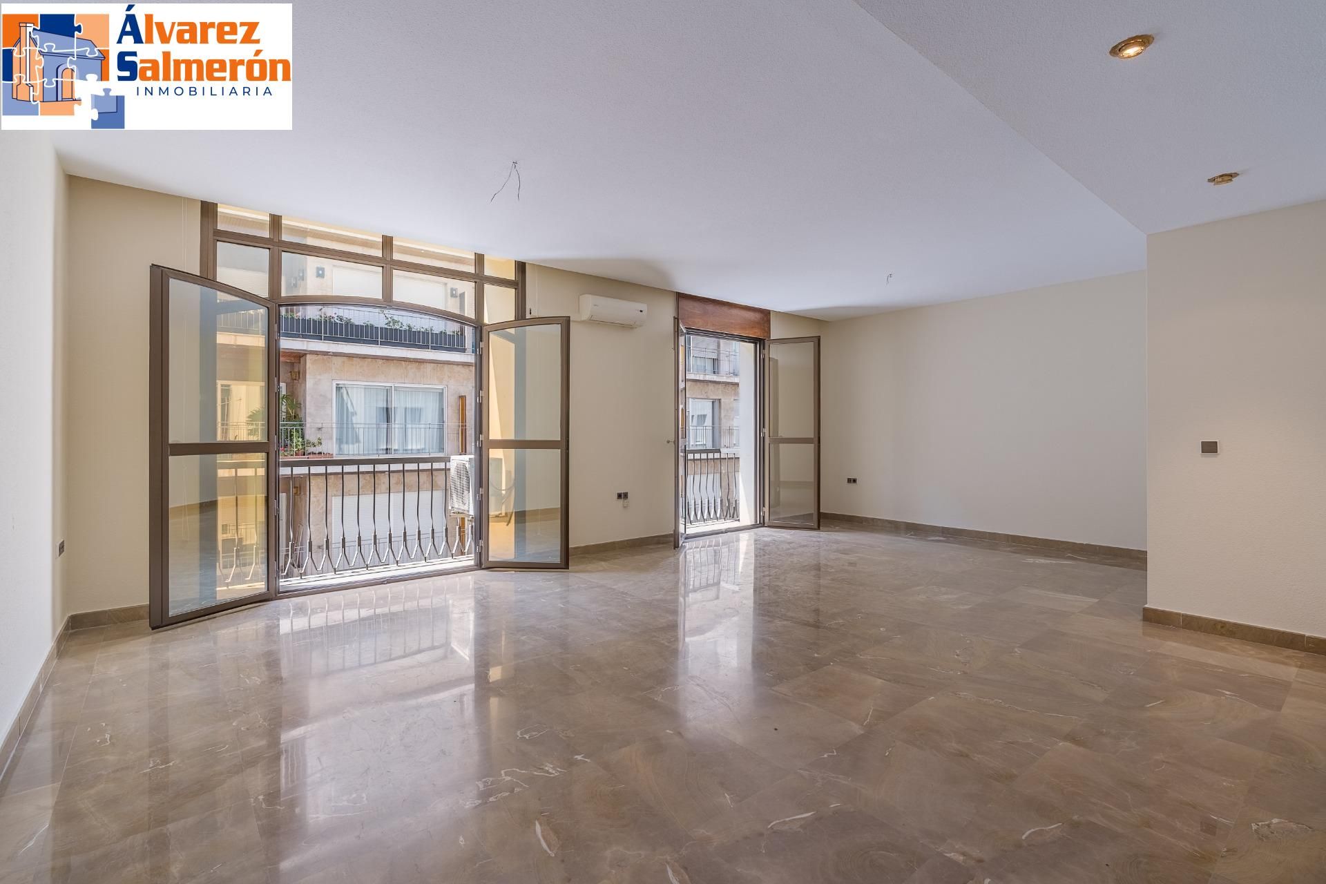Living room of Flat for sale in  Granada Capital  with Air Conditioner, Heating and Balcony