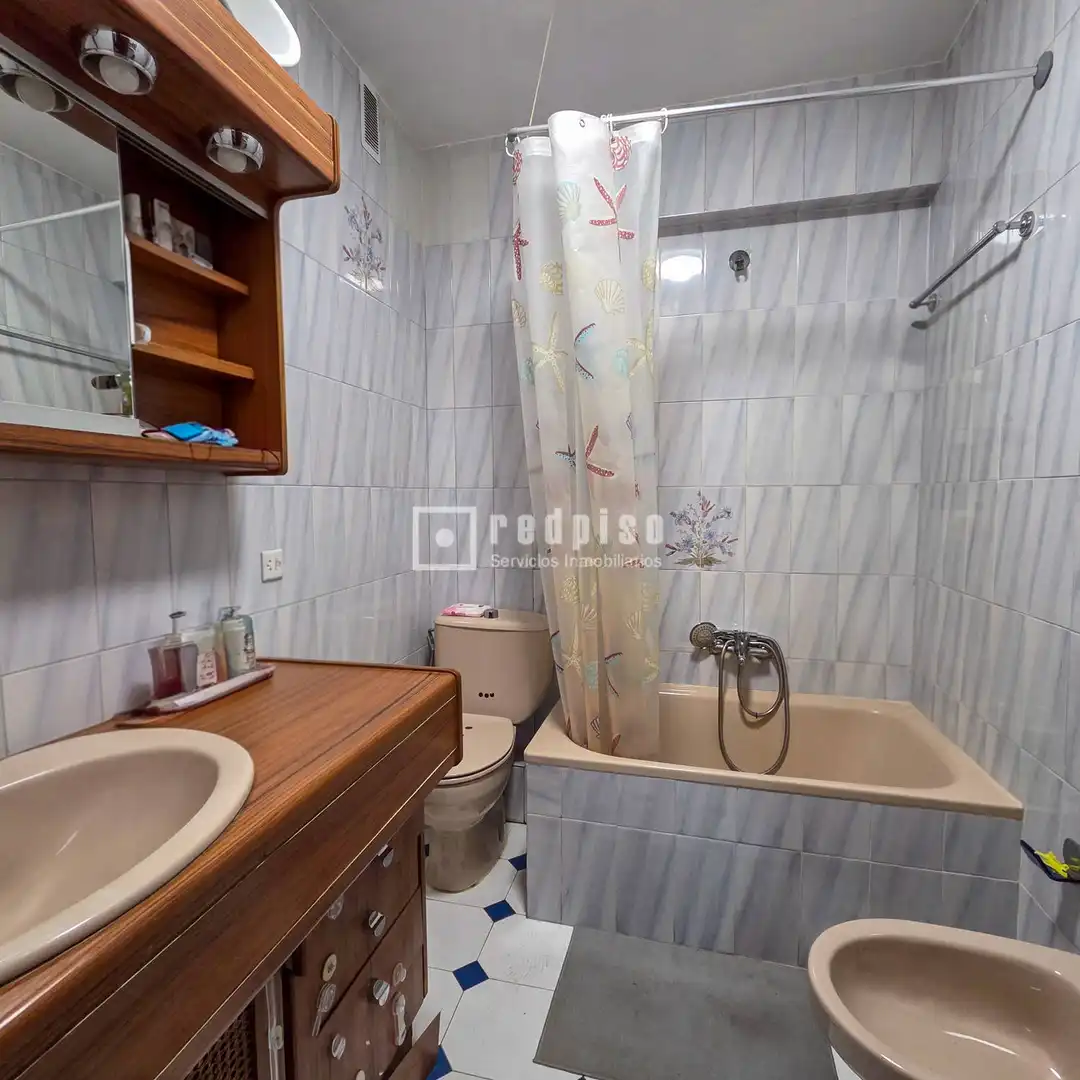 Baño de Piso en venta en Madrid con Aire acondicionado, Calefacción y Jardín privado