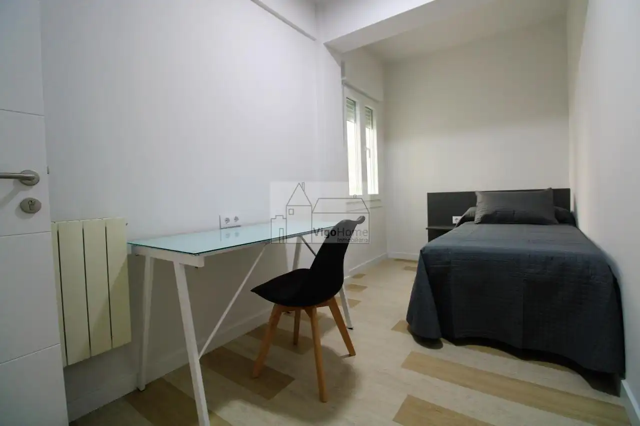 Schlafzimmer von Wohnung zur Miete in Vigo  mit Heizung, Terrasse und Möbliert