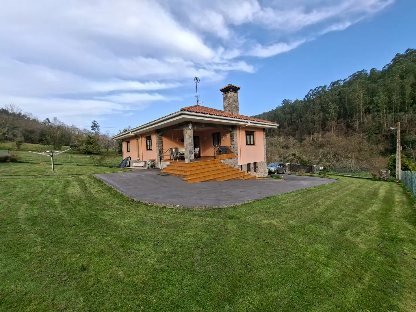 Exterior view of Houses for sale in Soto del Barco  with Heating, Private garden and Parquet flooring
