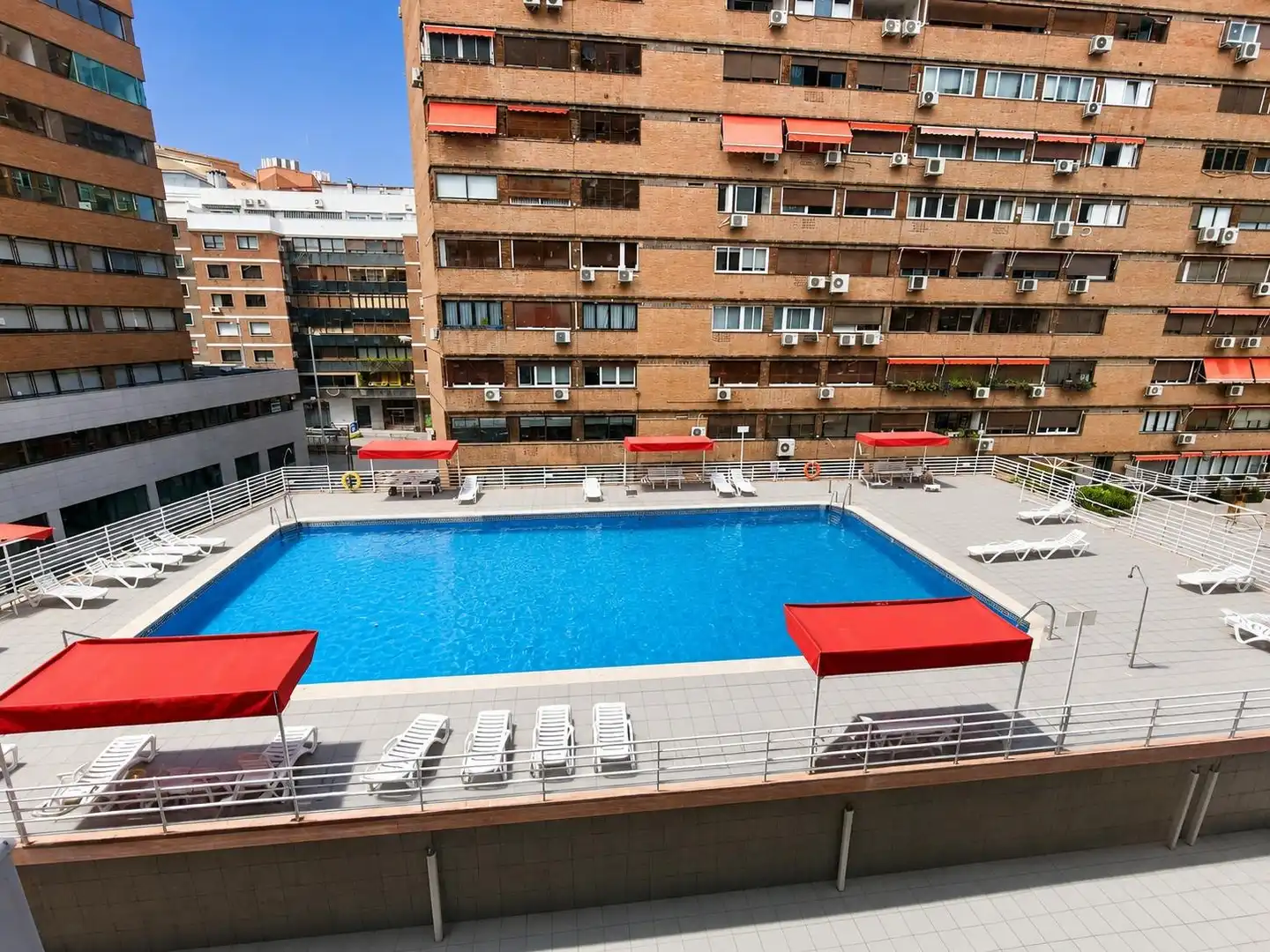 Piscina de Piso en venta en Granada con Jardín privado, Parquet y Piscina comunitaria