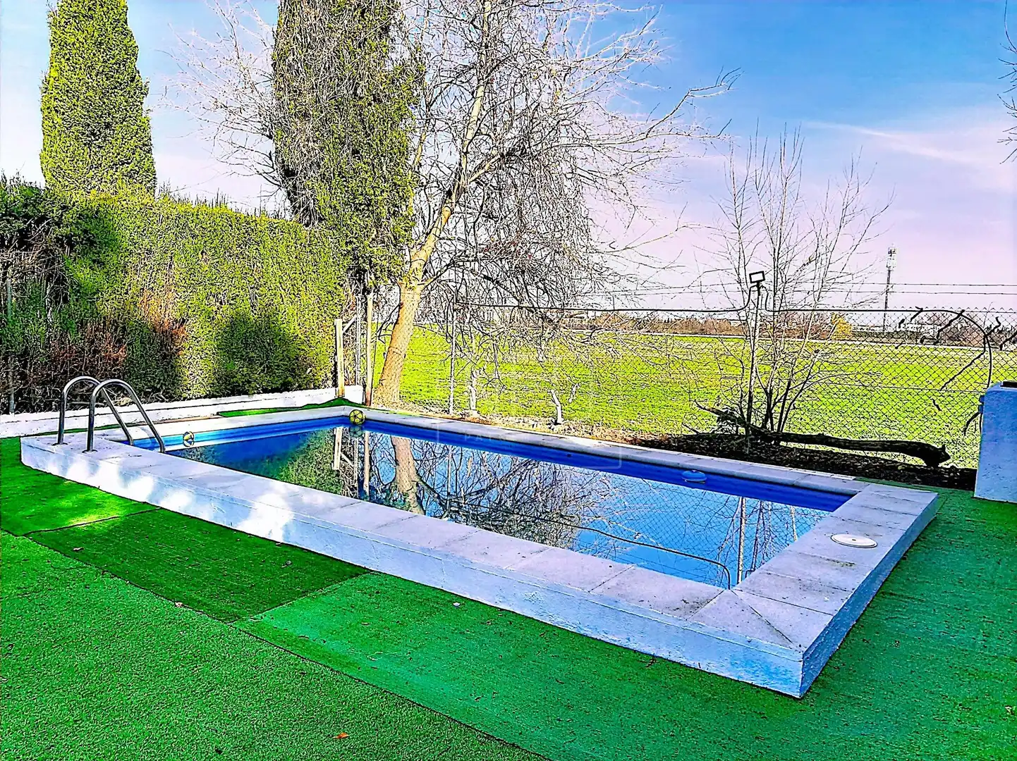 Piscina de Casa o chalet en venta en Cúllar Vega con Aire acondicionado, Calefacción y Jardín privado