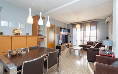 Living room of Flat for sale in Aldaia  with Air Conditioner and Balcony