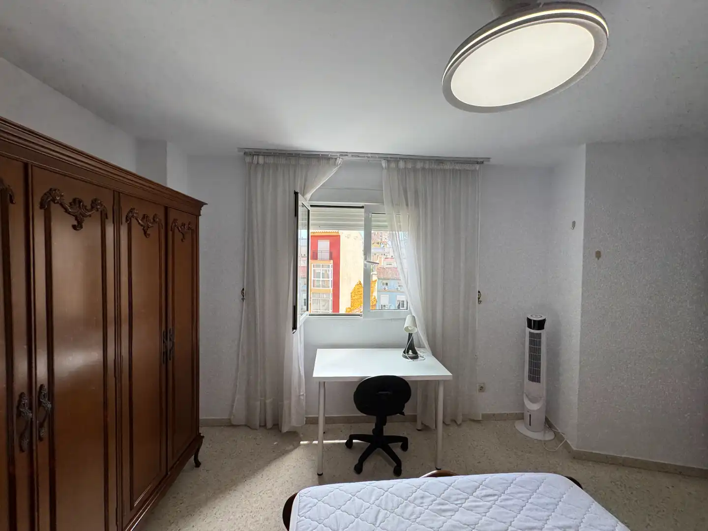 Habitación de Apartamento de alquiler en Málaga con Aire acondicionado, Amueblado y Microondas