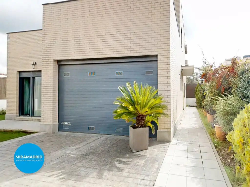 Vista exterior de Casa o xalet en venda en Paracuellos de Jarama amb Aire condicionat