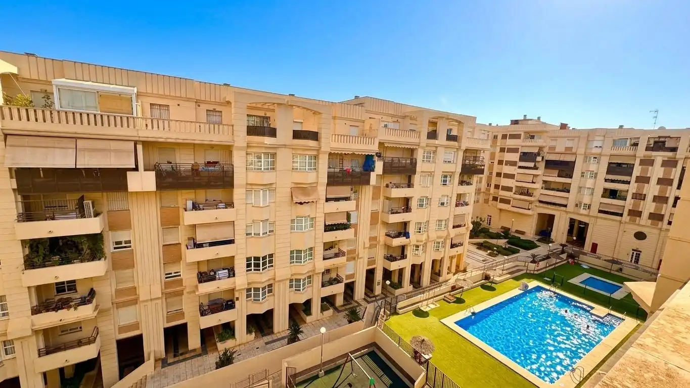 Piscina de Àtic en venda en Málaga amb Aire condicionat, Calefacció i Jardí privat