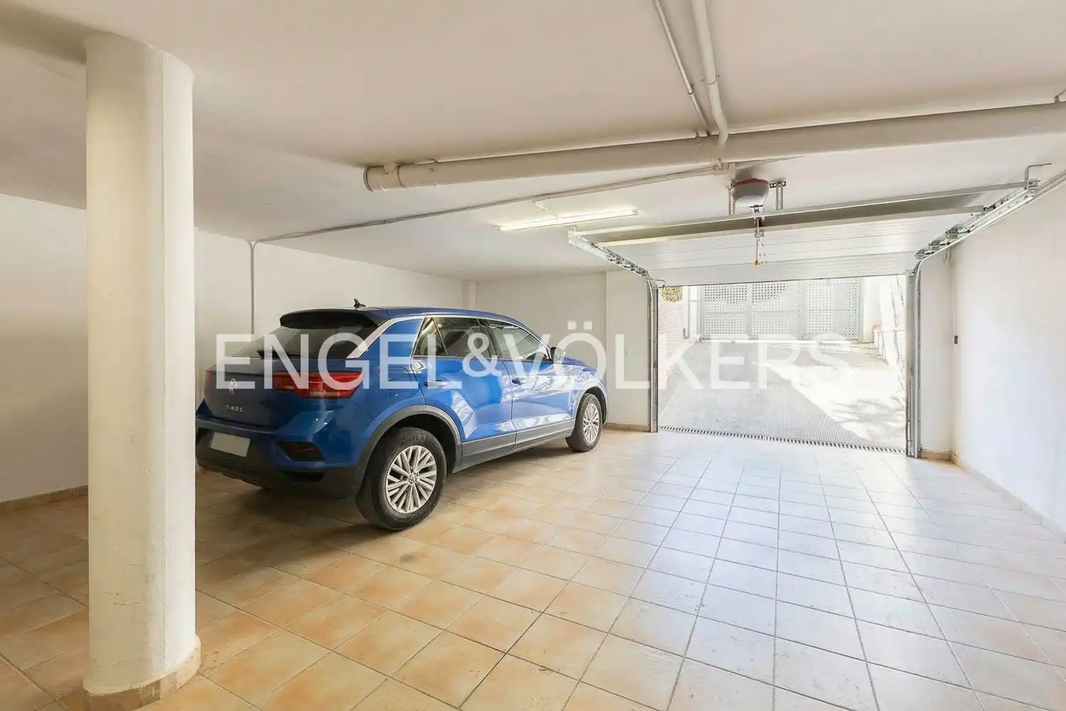 Parking of Houses for sale in Torrent  with Air Conditioner, Heating and Private garden