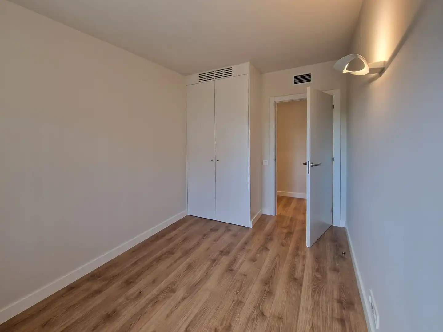 Habitación de Piso de alquiler en Girona con Aire acondicionado, Calefacción y Trastero