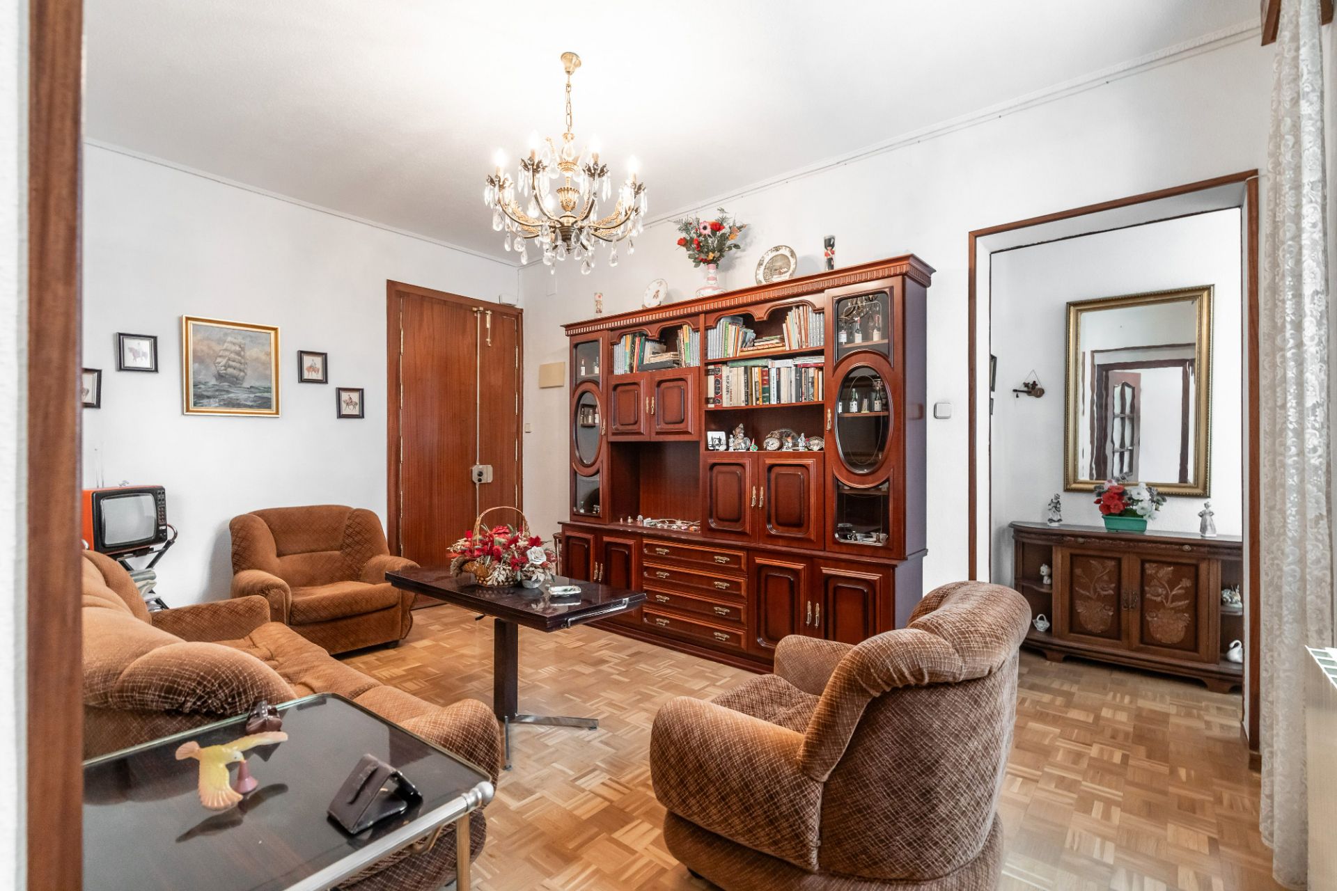 Living room of Flat for sale in  Madrid Capital  with Furnished