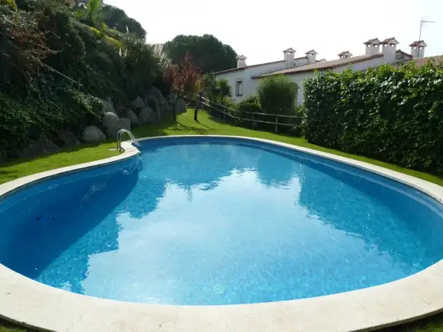 Piscina de Casa adosada en venta en Sant Feliu de Guíxols con Calefacción, Terraza y Amueblado