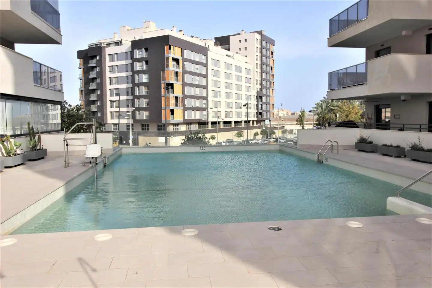 Piscina de Piso de alquiler en  Almería Capital con Aire acondicionado, Jardín privado y Terraza