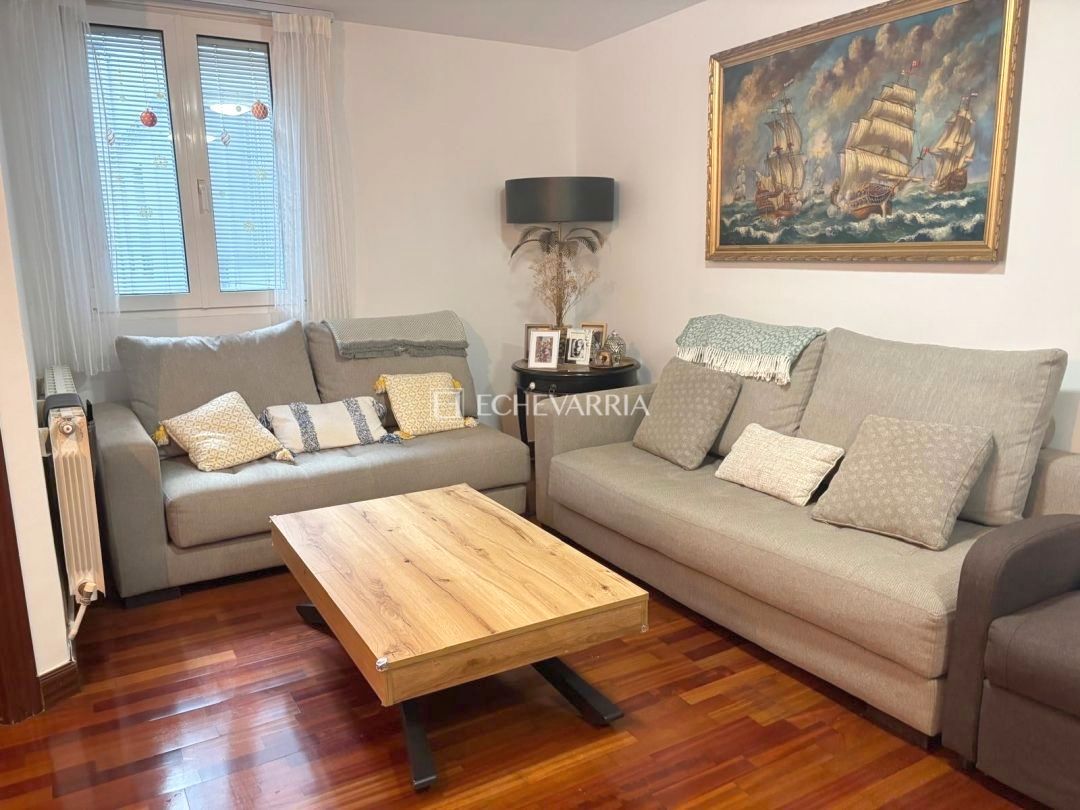 Living room of Flat for sale in Getxo   with Heating and Furnished