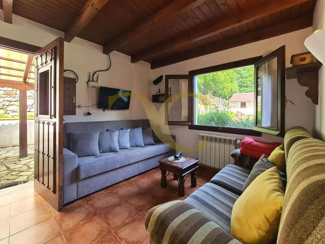 Sala d'estar de Casa o xalet en venda en Peñamellera Alta amb Calefacció, Jardí privat i Terrassa