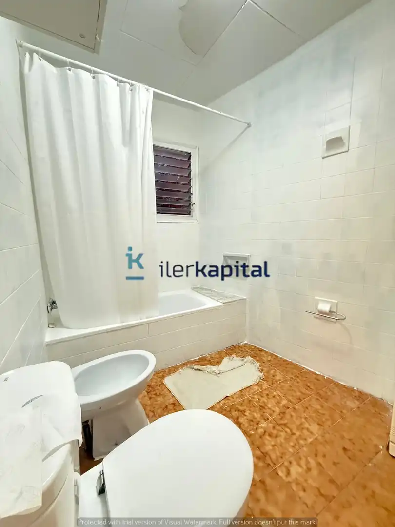 Badezimmer von Country house zur Miete in Alguaire mit Heizung und Abstellraum