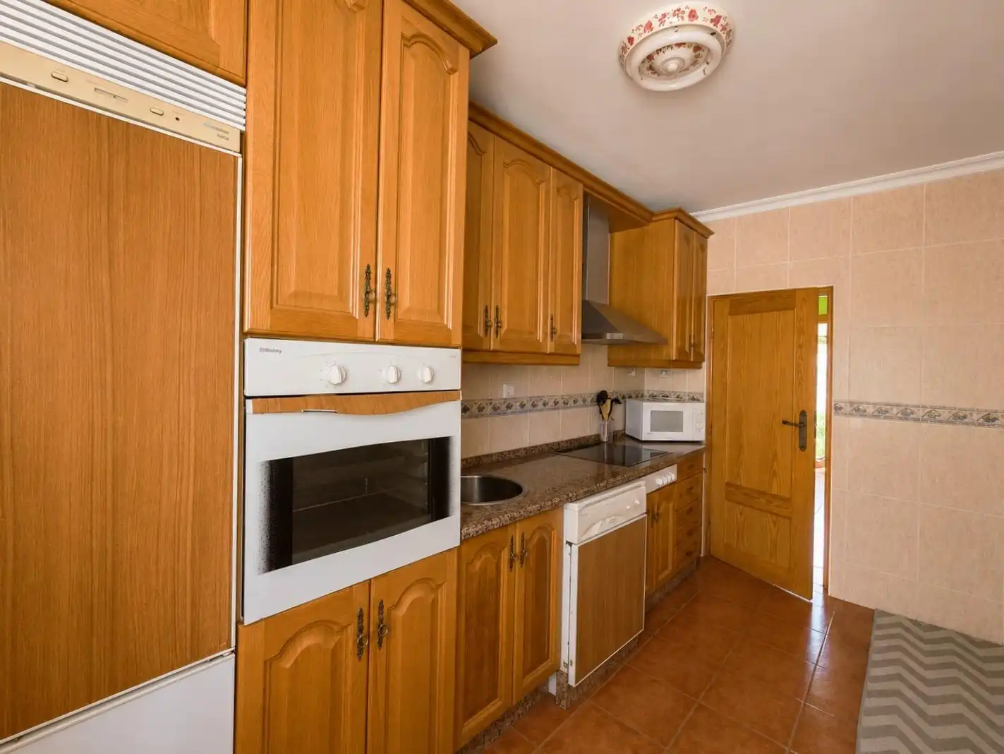 Cocina de Casa o chalet en venta en Casas del Castañar con Jardín privado, Trastero y Piscina