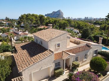 Chalet con piscina en venta en Carrió - La Merced - Los Pinos