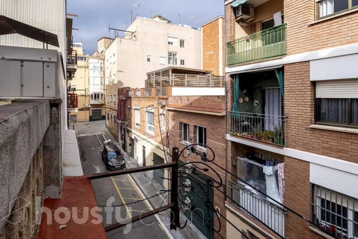 Außenansicht von Haus oder Chalet zum Verkauf in Barcelona mit Klimaanlage, Privatgarten und Terrasse