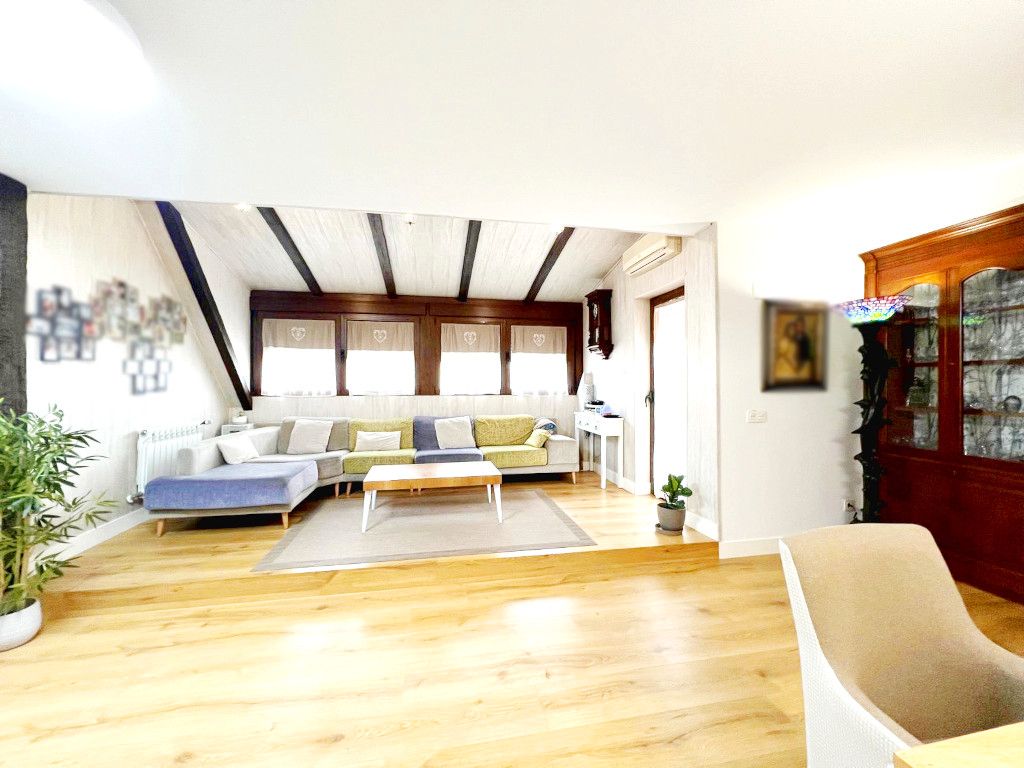 Sala d'estar de Àtic en venda en Alcalá de Henares amb Aire condicionat, Calefacció i Terrassa