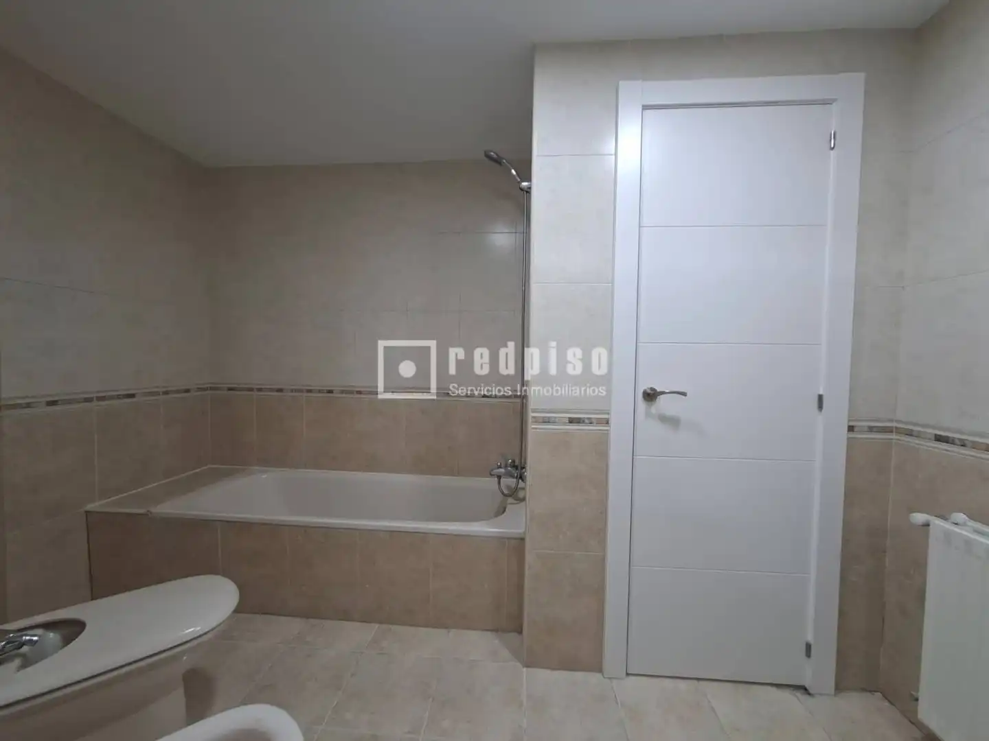 Bathroom of Flat for sale in Madrid  with Heating and Storage room