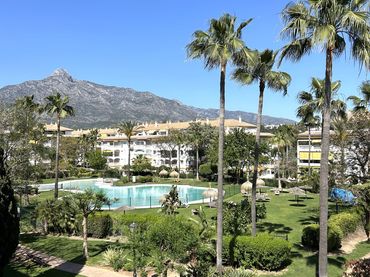 Apartament amb piscina en venda a Nueva Andalucía
