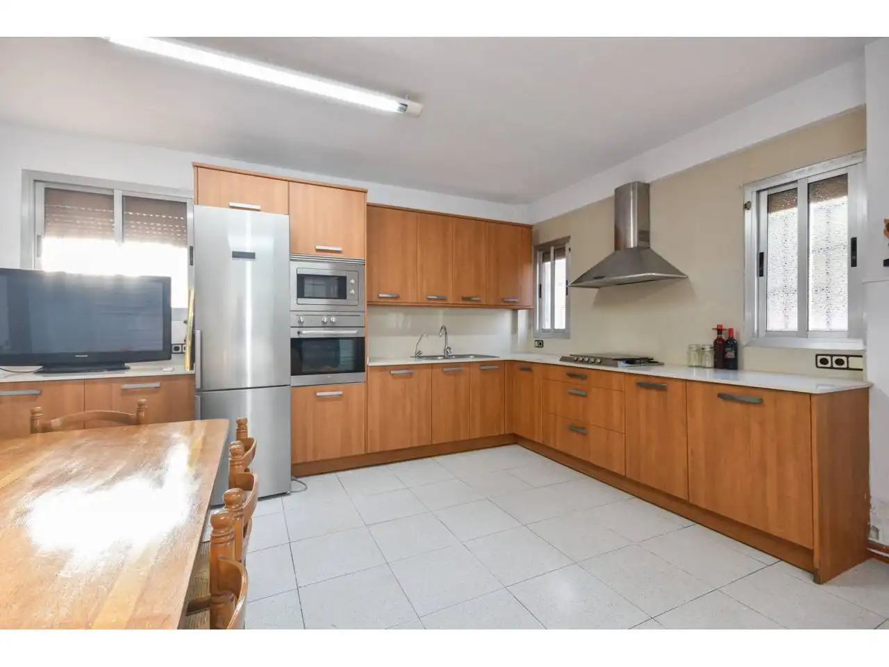 Cocina de Casa o chalet en venta en Santa Perpètua de Mogoda con Aire acondicionado, Calefacción y Jardín privado