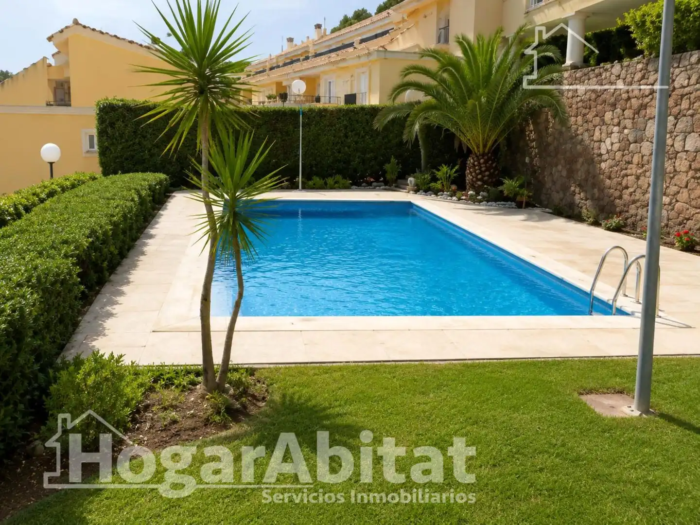 Piscina de Casa adosada en venta en Chiva con Calefacción, Terraza y Trastero