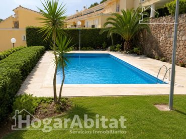 Semi-detached house with pool for sale in Urbanizacion Bosque