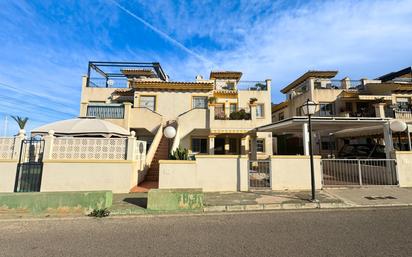 Vista exterior de Àtic en venda en Torrevieja amb Calefacció, Jardí privat i Piscina comunitària