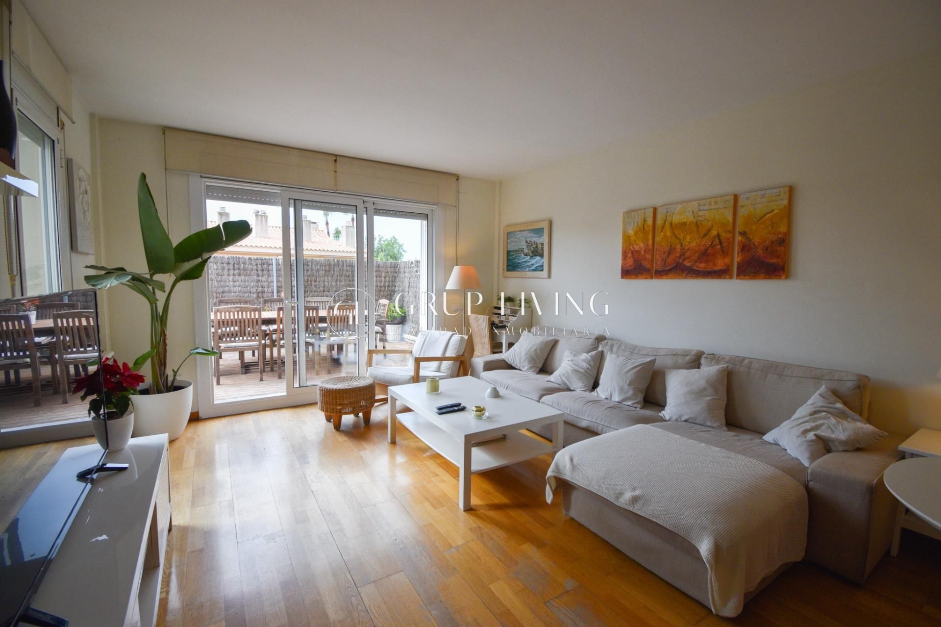 Living room of Flat for sale in Sitges  with Air Conditioner, Heating and Private garden