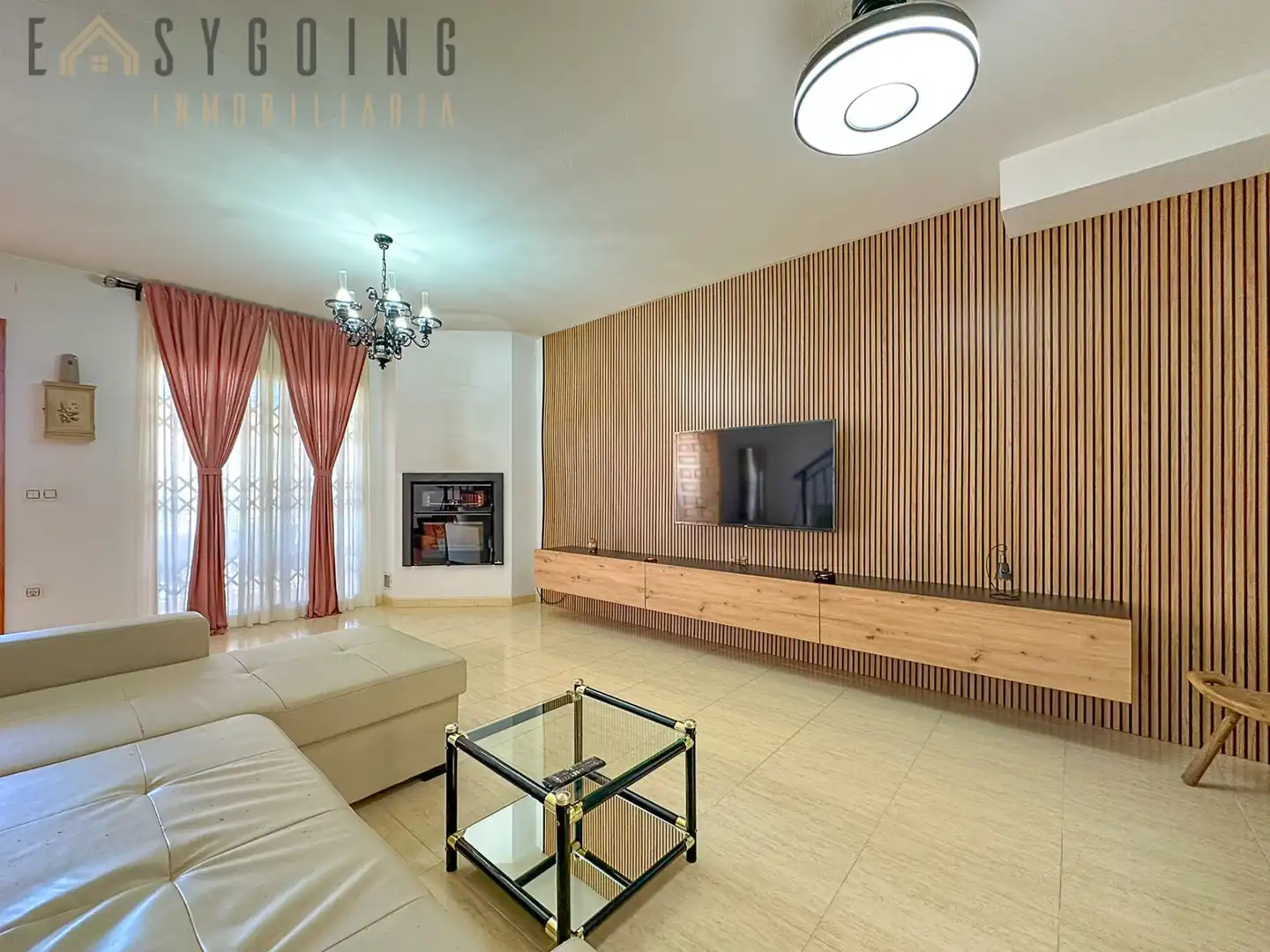 Wohnzimmer von Einfamilien-Reihenhaus zum Verkauf in Santa Pola mit Klimaanlage, Terrasse und Gemeinschaftspool