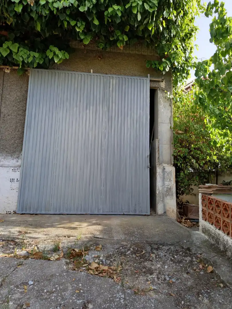 Vista exterior de Casa o xalet en venda en La Zubia amb Jardí privat i Piscina